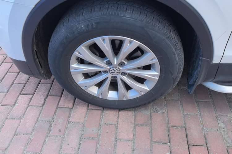 Used Volkswagen Tiguan L 2017 330TSI Automatic Two-Wheel Drive Luxury Edition Left Front Wheel Hub