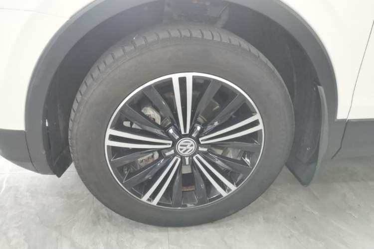 Used Volkswagen Tiguan L 2017 380TSI Automatic All-Wheel-Drive Luxury Edition Left Front Wheel Hub