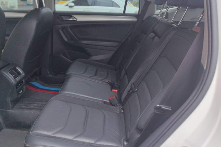 Used Volkswagen Tiguan L 2017 380TSI Automatic All-Wheel-Drive Luxury Edition Left Rear Seat