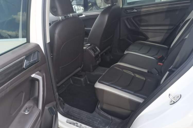 Used Volkswagen Tiguan L 2017 330TSI Automatic Two-Wheel Drive Luxury Edition Left Rear Seat