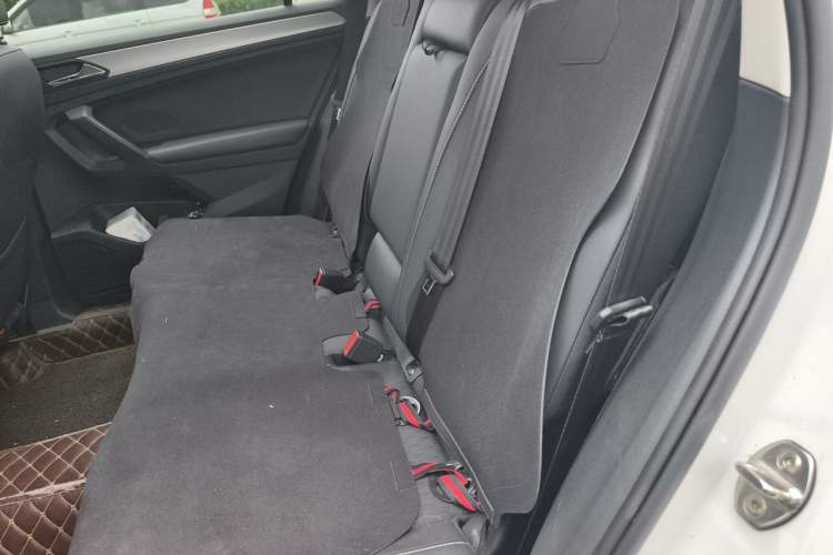 Used Volkswagen Tiguan L 2017 330TSI Automatic Two-Wheel Drive Luxury Edition Left Rear Seat
