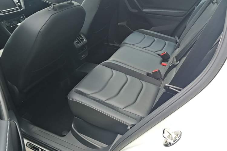 Used Volkswagen Tiguan L 2017 330TSI Automatic Two-Wheel Drive Luxury Edition Left Rear Seat