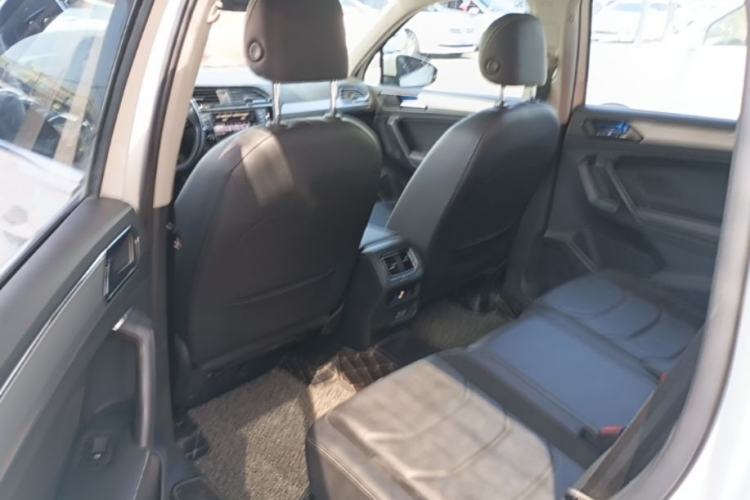 Used Volkswagen Tiguan L 2017 330TSI Automatic Two-Wheel Drive Luxury Edition Left Rear Seat