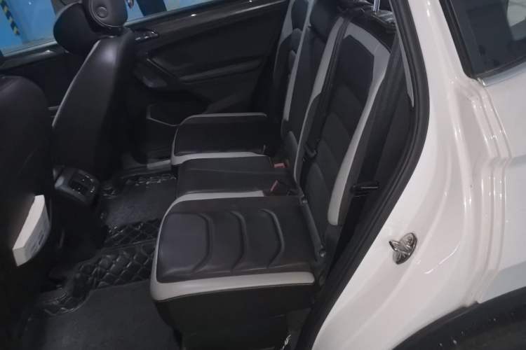 Used Volkswagen Tiguan L 2017 330TSI Automatic Two-Wheel Drive Luxury Edition Left Rear Seat