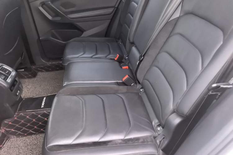Used Volkswagen Tiguan L 2017 330TSI Automatic Two-Wheel Drive Luxury Edition Left Rear Seat