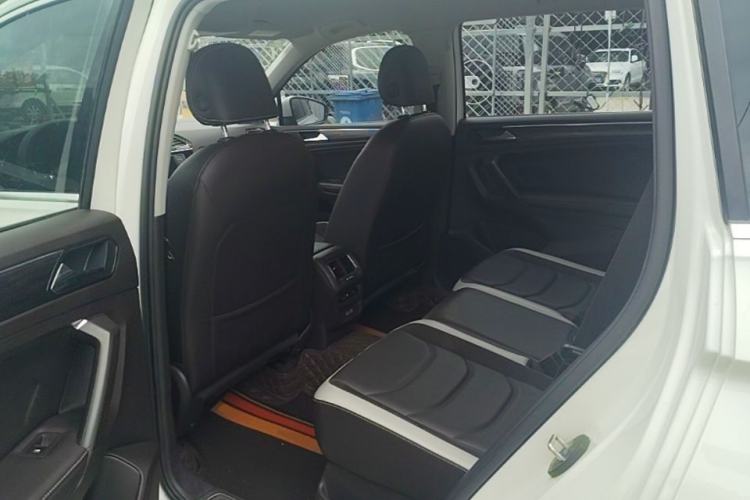 Used Volkswagen Tiguan L 2017 330TSI Automatic Two-Wheel Drive Comfort Edition Left Rear Seat