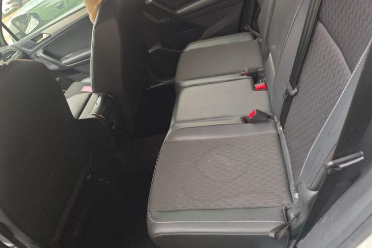Used Volkswagen Tiguan L 2017 330TSI Automatic Two-Wheel Drive Luxury Edition Left Rear Seat