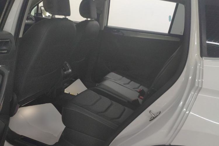 Used Volkswagen Tiguan L 2017 330TSI Automatic Two-Wheel Drive Luxury Edition Left Rear Seat