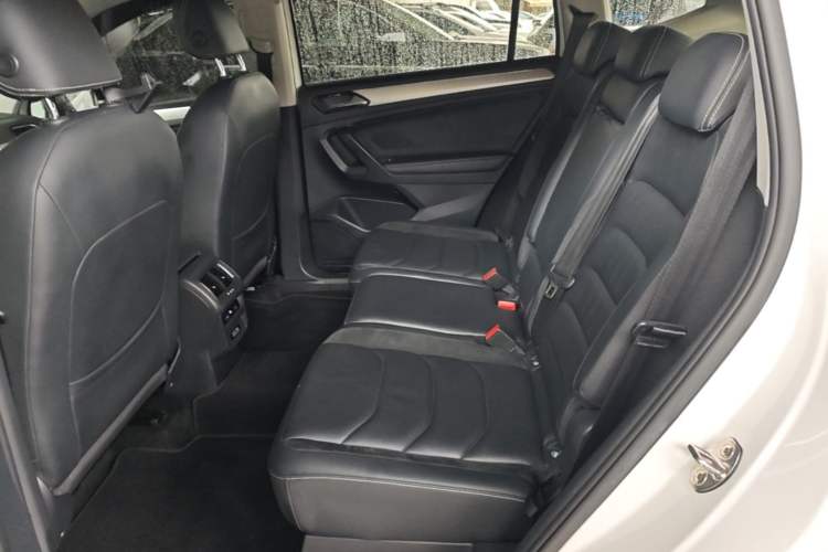 Used Volkswagen Tiguan L 2017 330TSI Automatic Two-Wheel Drive Comfort Edition Left Rear Seat