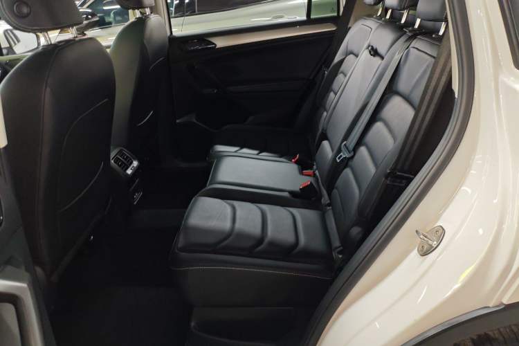 Used Volkswagen Tiguan L 2017 330TSI Automatic Two-Wheel Drive Luxury Edition Left Rear Seat