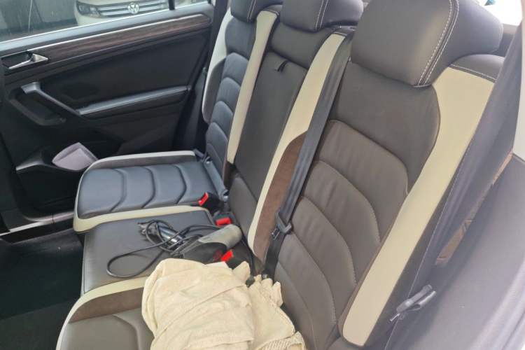 Used Volkswagen Tiguan L 2017 330TSI Automatic Two-Wheel Drive Luxury Edition Left Rear Seat