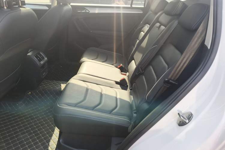 Used Volkswagen Tiguan L 2017 380TSI Automatic All-Wheel Drive Supreme Flagship Edition Left Rear Seat