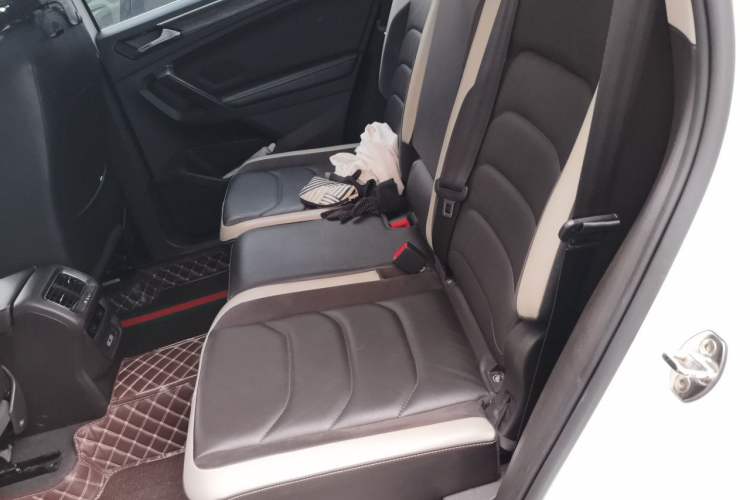 Used Volkswagen Tiguan L 2017 330TSI Automatic Two-Wheel Drive Luxury Edition Left Rear Seat