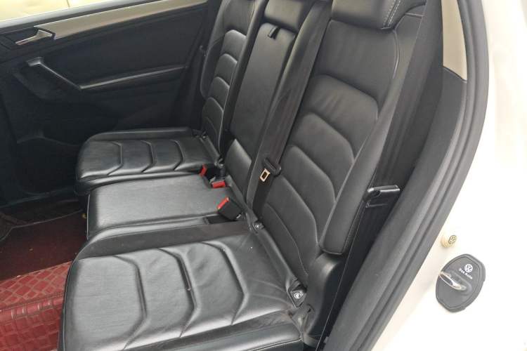 Used Volkswagen Tiguan L 2017 330TSI Automatic Two-Wheel Drive Luxury Edition Left Rear Seat