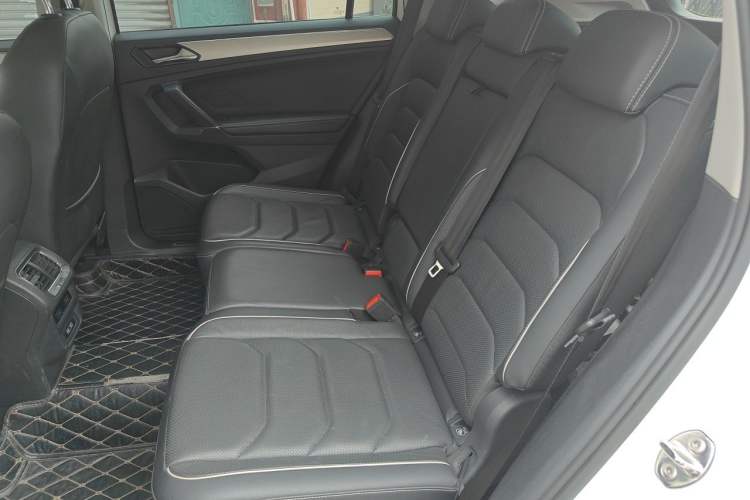 Used Volkswagen Tiguan L 2017 330TSI Automatic Two-Wheel Drive Luxury Edition Left Rear Seat