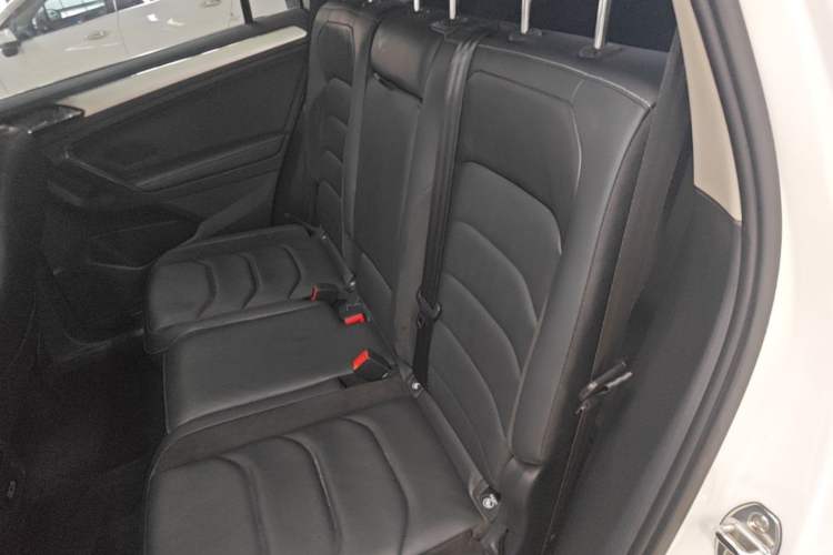 Used Volkswagen Tiguan L 2017 330TSI Automatic Two-Wheel Drive Luxury Edition Left Rear Seat
