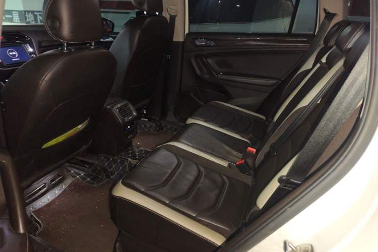 Used Volkswagen Tiguan L 2017 380TSI Automatic All-Wheel-Drive Luxury Edition Left Rear Seat