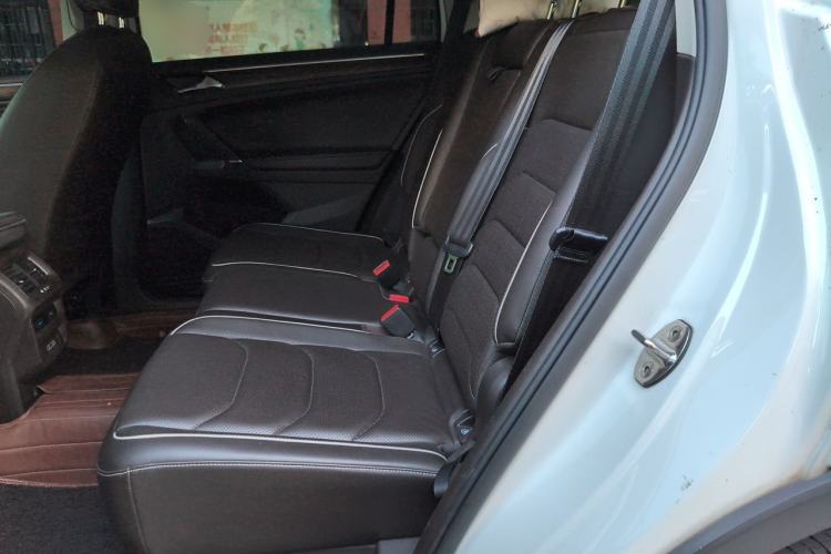 Used Volkswagen Tiguan L 2017 330TSI Automatic Two-Wheel Drive Flagship Edition Left Rear Seat