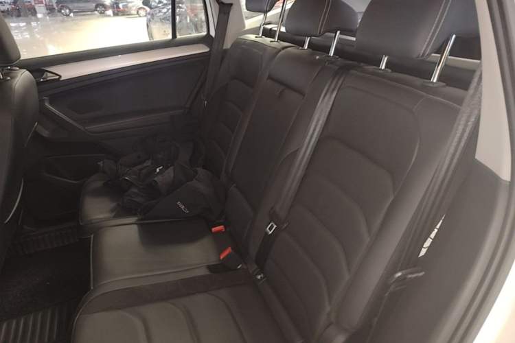 Used Volkswagen Tiguan L 2017 330TSI Automatic Two-Wheel Drive Luxury Edition Left Rear Seat