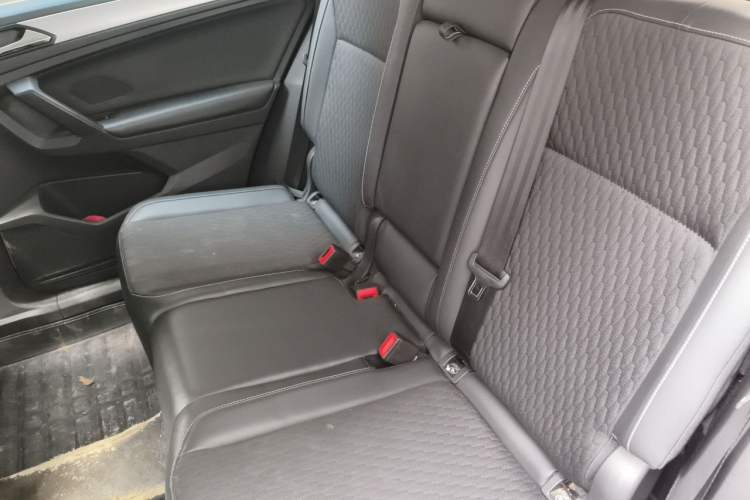 Used Volkswagen Tiguan L 2017 330TSI Automatic Two-Wheel Drive Luxury Edition Left Rear Seat