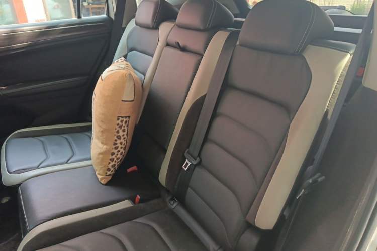 Used Volkswagen Tiguan L 2017 330TSI Automatic Two-Wheel Drive Luxury Edition Left Rear Seat