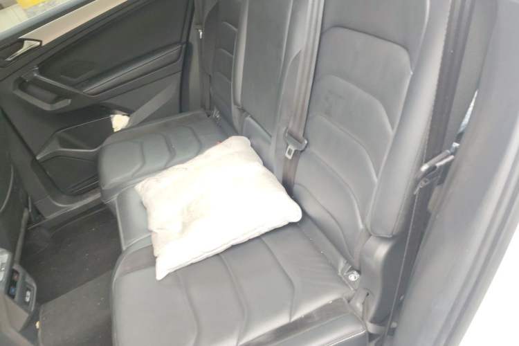 Used Volkswagen Tiguan L 2017 330TSI Automatic Two-Wheel Drive Luxury Edition Left Rear Seat