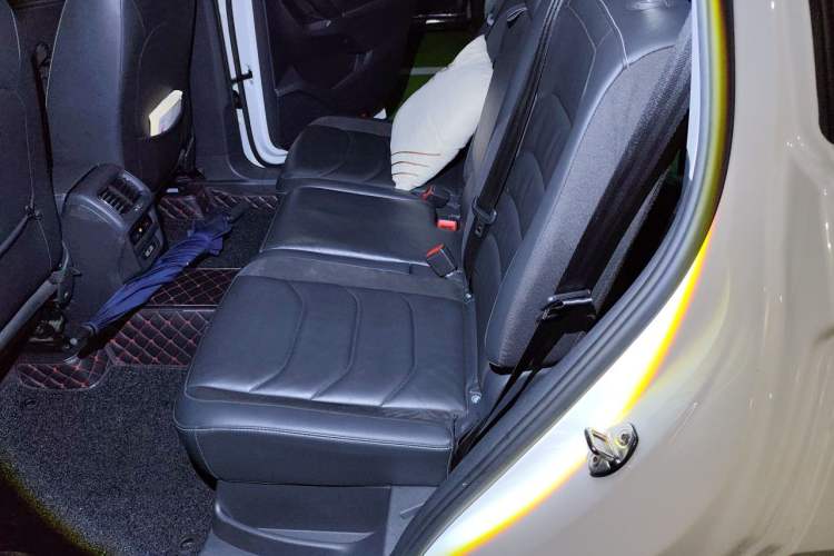 Used Volkswagen Tiguan L 2017 380TSI Automatic All-Wheel-Drive Luxury Edition Left Rear Seat