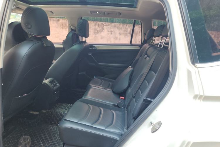 Used Volkswagen Tiguan L 2017 330TSI Automatic Two-Wheel Drive Luxury Edition Left Rear Seat