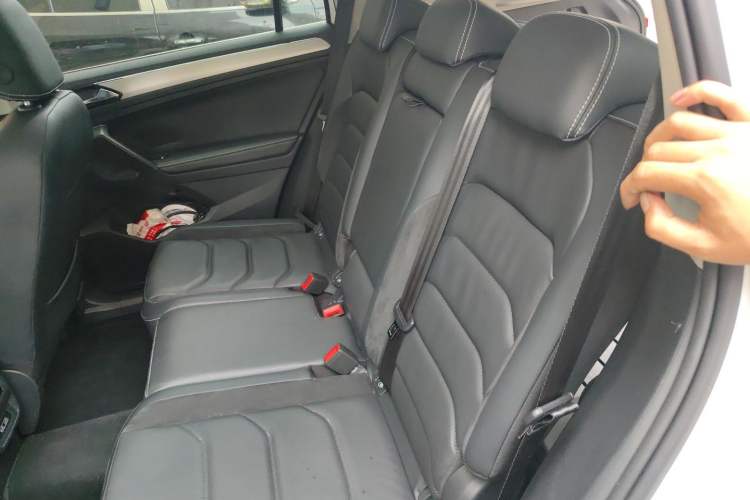 Used Volkswagen Tiguan L 2017 380TSI Automatic All-Wheel-Drive Luxury Edition Left Rear Seat