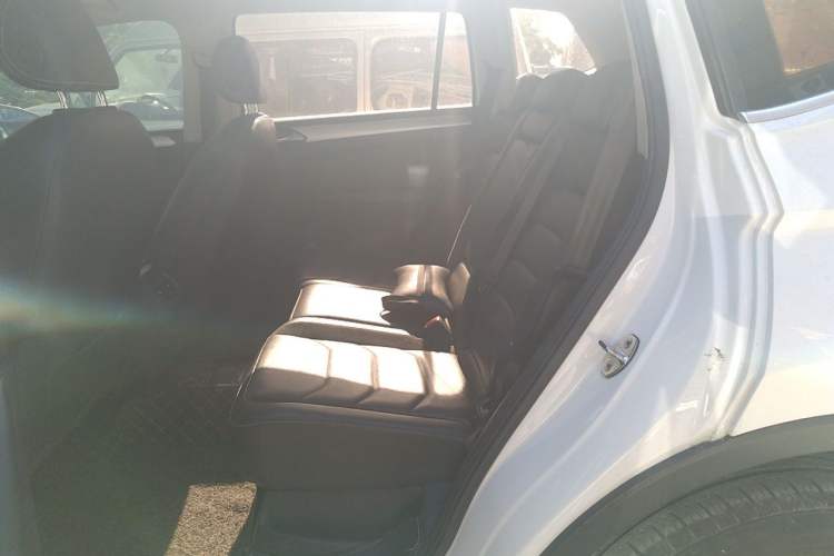 Used Volkswagen Tiguan L 2017 330TSI Automatic Two-Wheel Drive Luxury Edition Left Rear Seat
