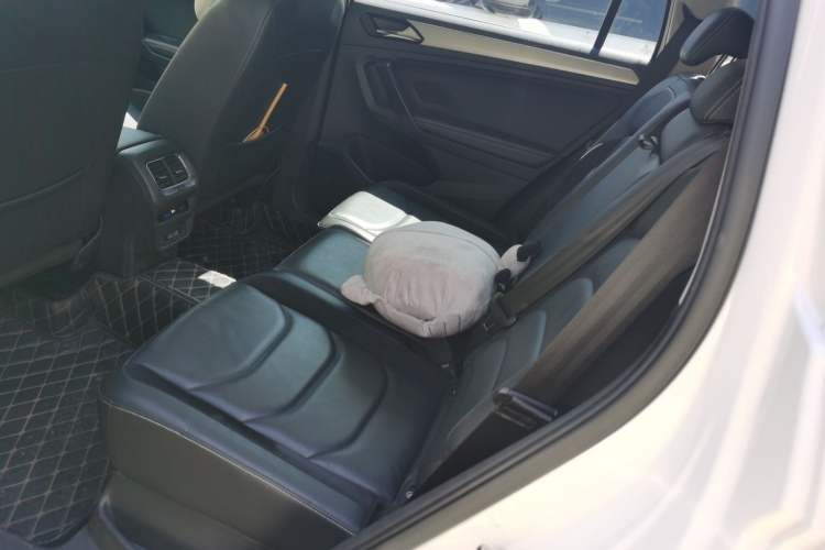 Used Volkswagen Tiguan L 2017 330TSI Automatic Two-Wheel Drive Luxury Edition Left Rear Seat