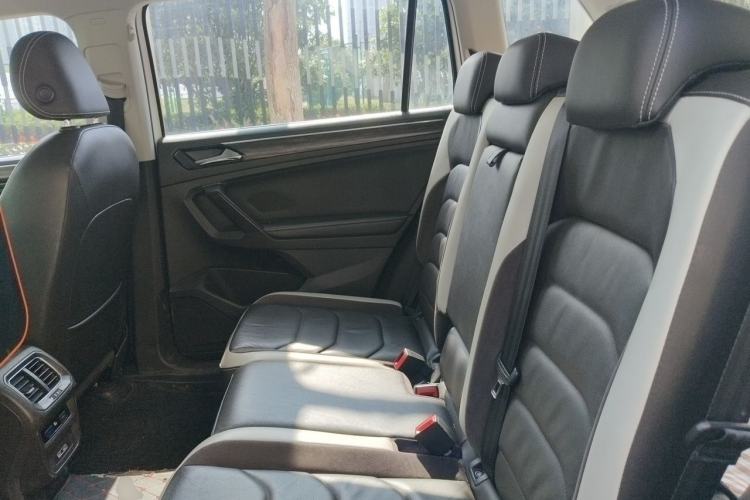 Used Volkswagen Tiguan L 2017 330TSI Automatic Two-Wheel Drive Luxury Edition Left Rear Seat