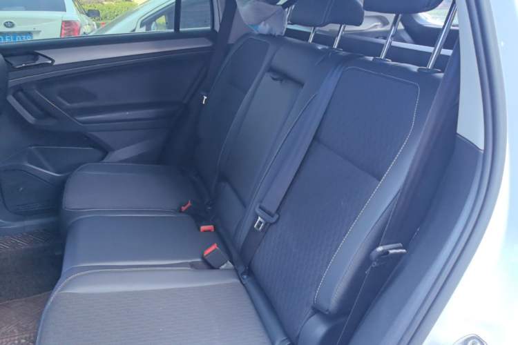 Used Volkswagen Tiguan L 2017 330TSI Automatic Two-Wheel Drive Luxury Edition Left Rear Seat
