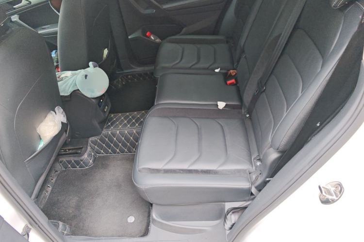 Used Volkswagen Tiguan L 2017 380TSI Automatic All-Wheel-Drive Luxury Edition Left Rear Seat