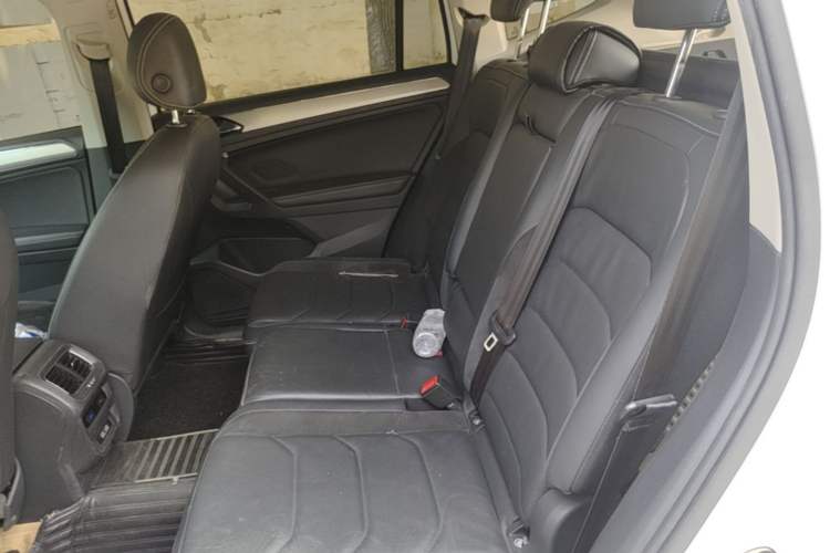 Used Volkswagen Tiguan L 2017 330TSI Automatic Two-Wheel Drive Comfort Edition Left Rear Seat
