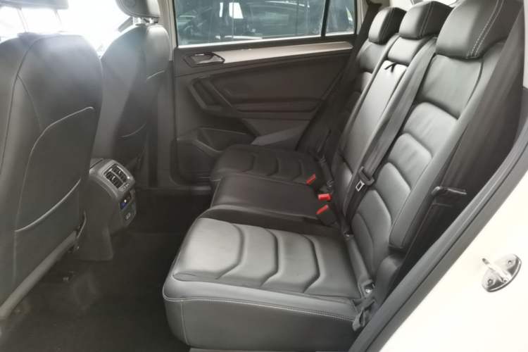 Used Volkswagen Tiguan L 2017 380TSI Automatic All-Wheel-Drive Luxury Edition Left Rear Seat