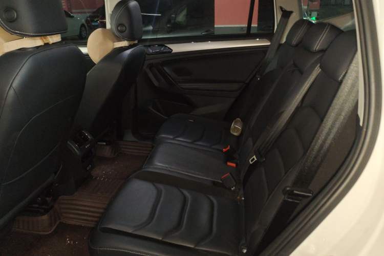 Used Volkswagen Tiguan L 2017 380TSI Automatic All-Wheel-Drive Luxury Edition Left Rear Seat