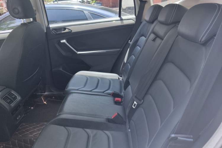 Used Volkswagen Tiguan L 2017 330TSI Automatic Two-Wheel Drive Luxury Edition Left Rear Seat