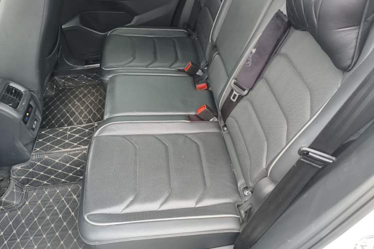 Used Volkswagen Tiguan L 2017 330TSI Automatic Two-Wheel Drive Flagship Edition Left Rear Seat