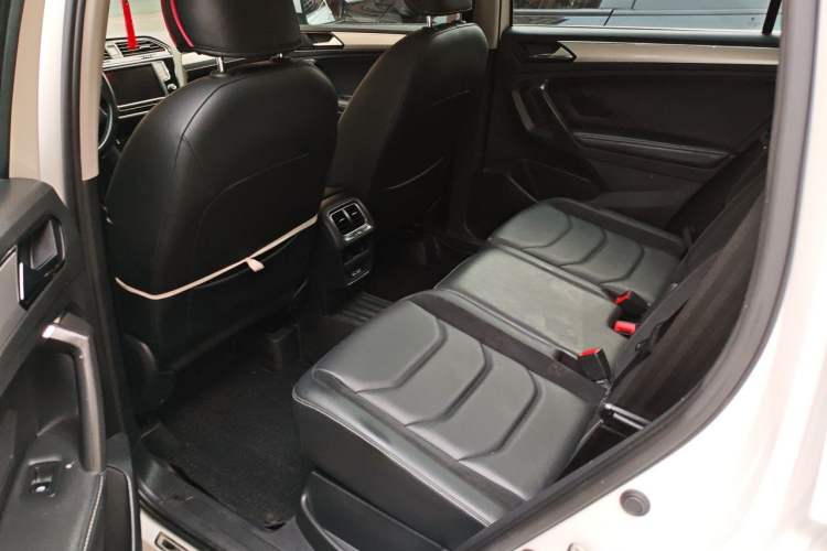 Used Volkswagen Tiguan L 2017 330TSI Automatic Two-Wheel Drive Luxury Edition Left Rear Seat