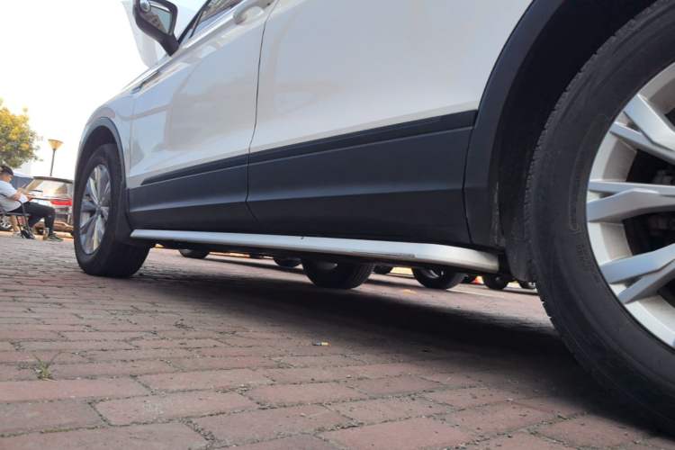 Used Volkswagen Tiguan L 2017 330TSI Automatic Two-Wheel Drive Luxury Edition Left Side Sill