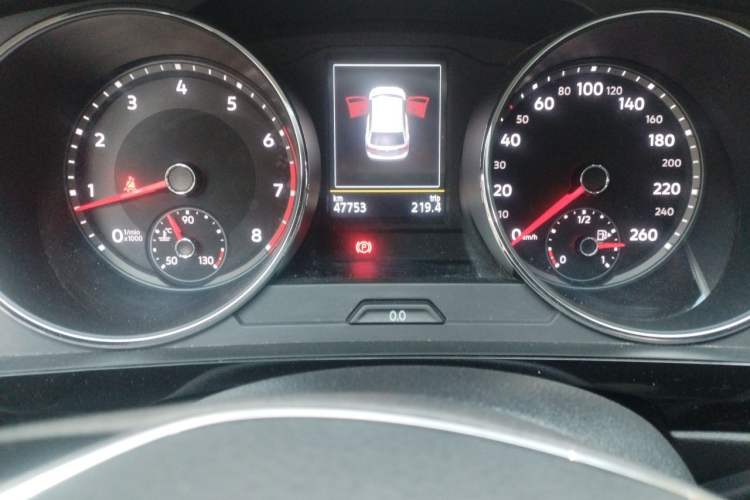 Used Volkswagen Tiguan L 2017 330TSI Automatic Two-Wheel Drive Luxury Edition Odometer Close Up