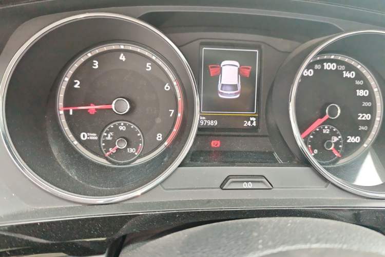 Used Volkswagen Tiguan L 2017 330TSI Automatic Two-Wheel Drive Luxury Edition Odometer Close Up