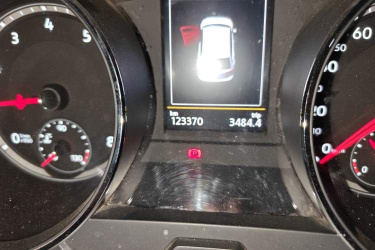 Used Volkswagen Tiguan L 2017 380TSI Automatic All-Wheel-Drive Luxury Edition Odometer Close Up