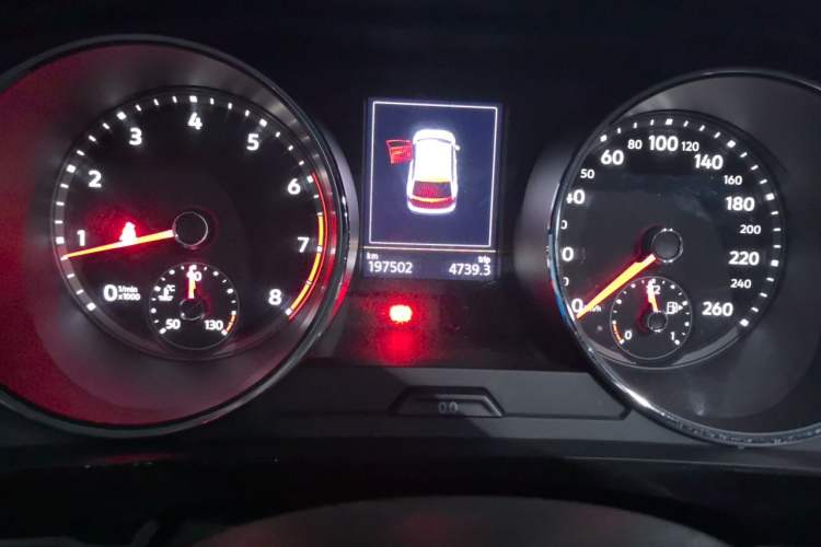 Used Volkswagen Tiguan L 2017 330TSI Automatic Two-Wheel Drive Luxury Edition Odometer Close Up