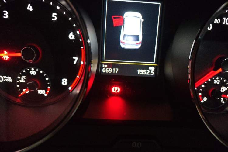 Used Volkswagen Tiguan L 2017 330TSI Automatic Two-Wheel Drive Flagship Edition Odometer Close Up