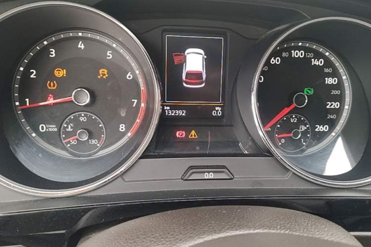 Used Volkswagen Tiguan L 2017 330TSI Automatic Two-Wheel Drive Comfort Edition Odometer Close Up