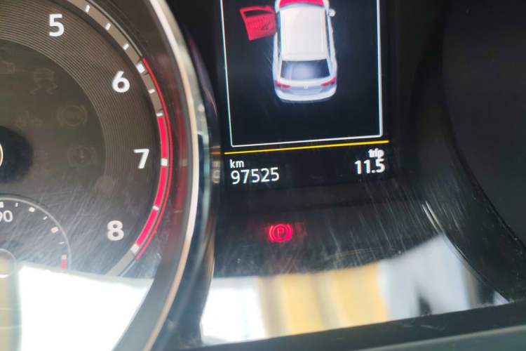 Used Volkswagen Tiguan L 2017 330TSI Automatic Two-Wheel Drive Comfort Edition Odometer Close Up
