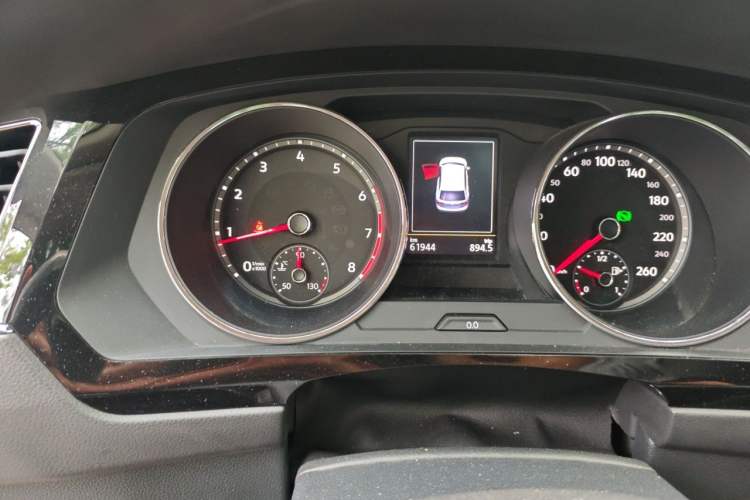 Used Volkswagen Tiguan L 2017 330TSI Automatic Two-Wheel Drive Luxury Edition Odometer Close Up
