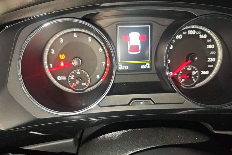 Used Volkswagen Tiguan L 2017 330TSI Automatic Two-Wheel Drive Comfort Edition Odometer Close Up